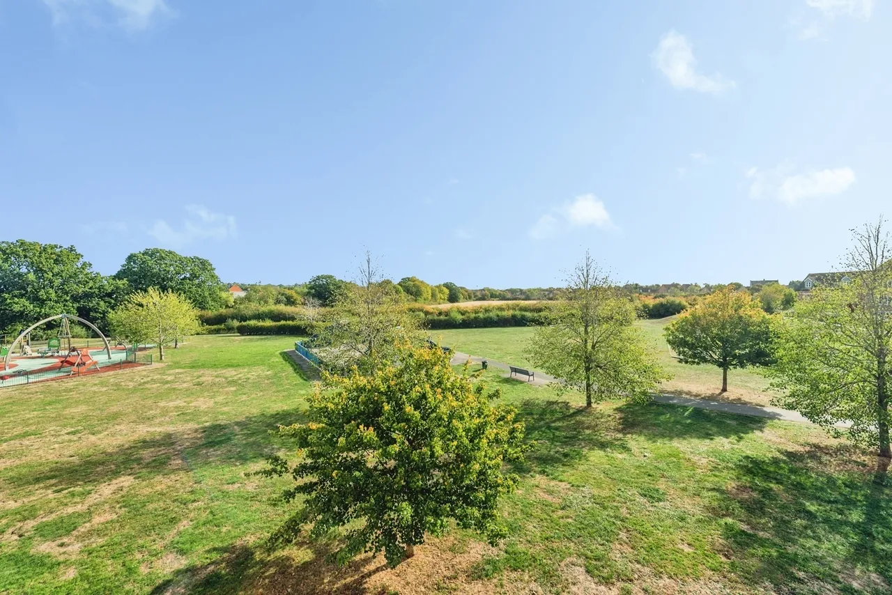 Cassini Drive, Swindon, SN25, photo 6