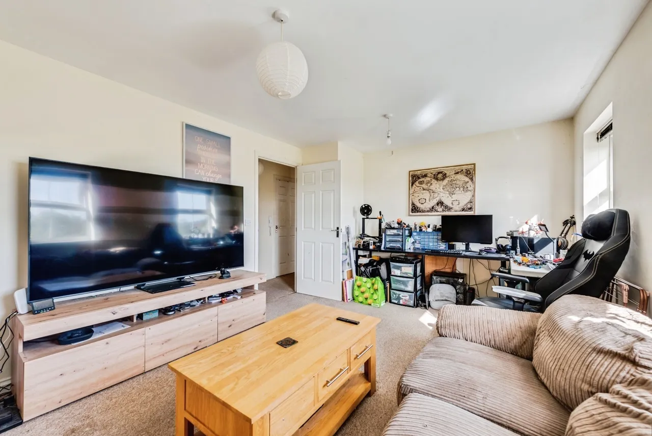 Cassini Drive, Swindon, SN25, photo 3