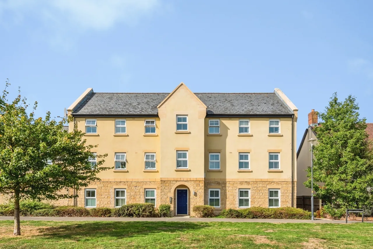 2 bed flat for sale, Cassini Drive, Swindon, SN25