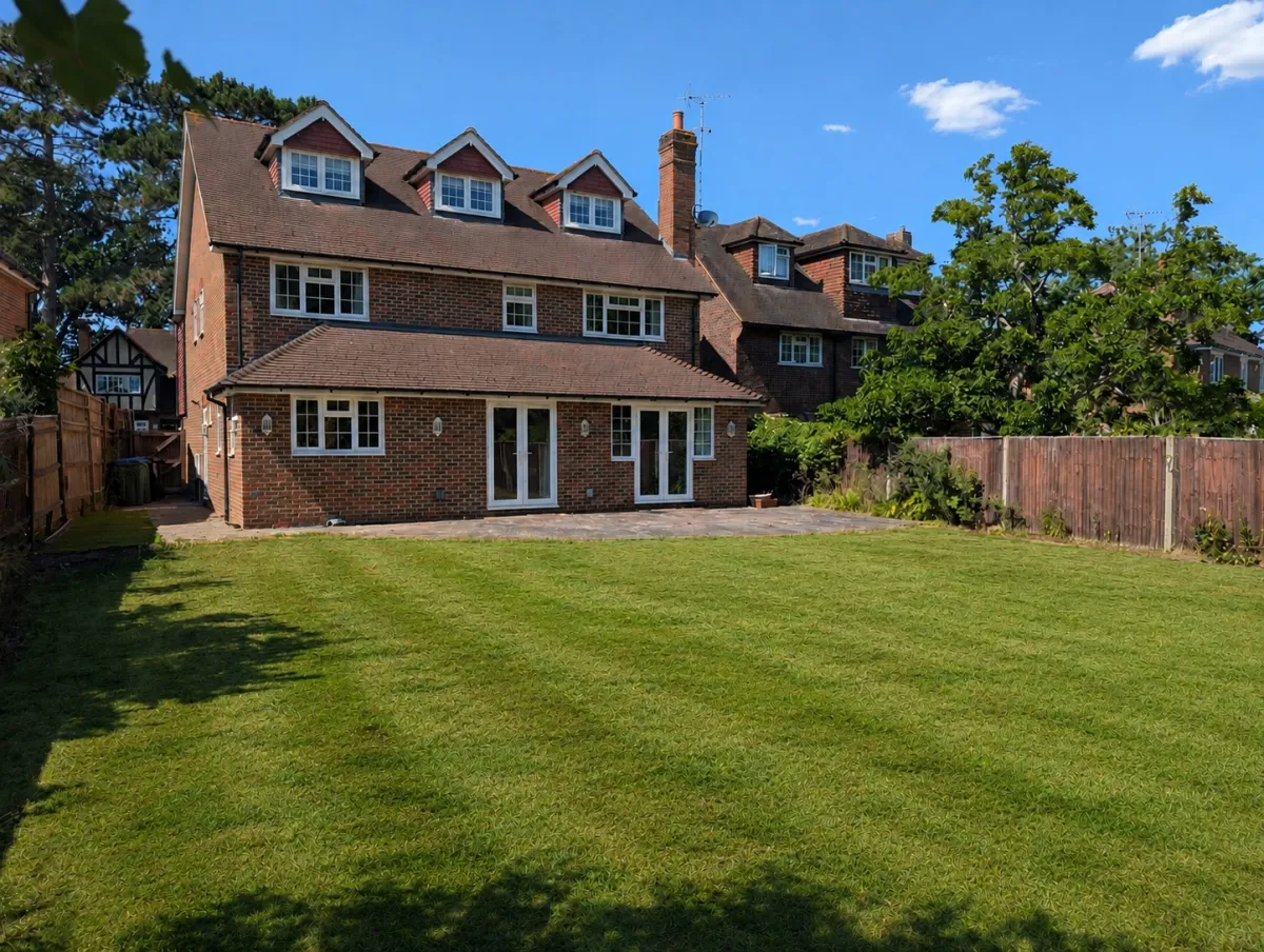 6 bed house to rent — Midway Walton-On-Thames KT12
