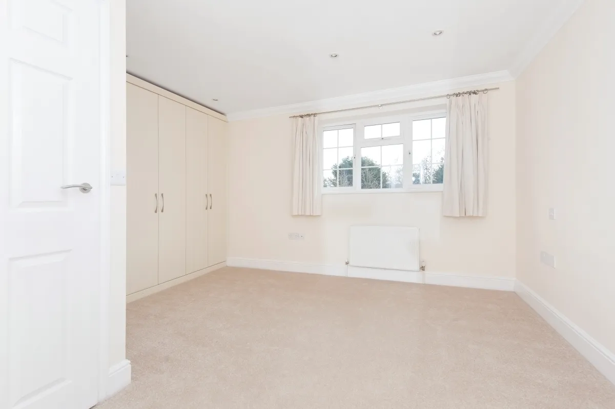 Midway Walton-On-Thames KT12, photo 8