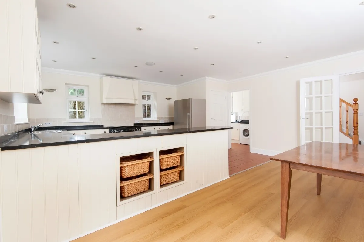 Midway Walton-On-Thames KT12, photo 5