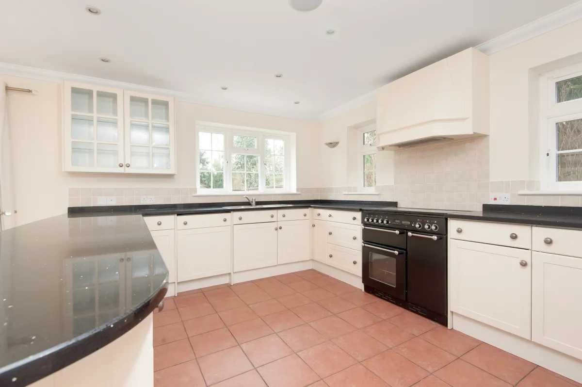 Midway Walton-On-Thames KT12, photo 6