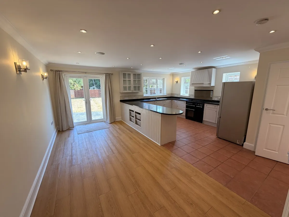 Midway Walton-On-Thames KT12, photo 4