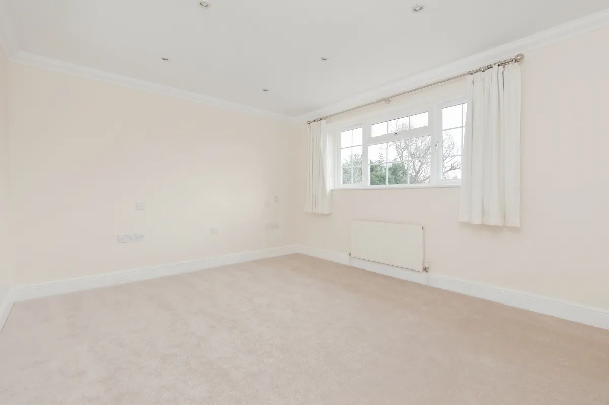 Midway Walton-On-Thames KT12, photo 11