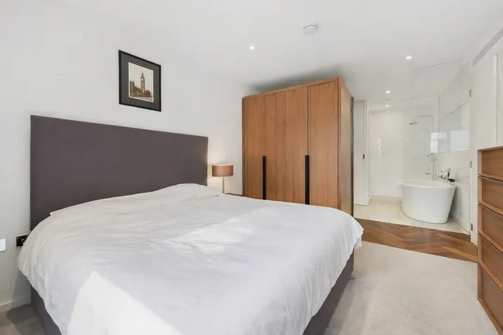 Embassy Gardens, SW11, photo 6