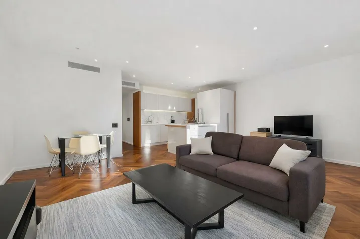 Embassy Gardens, SW11, photo 2