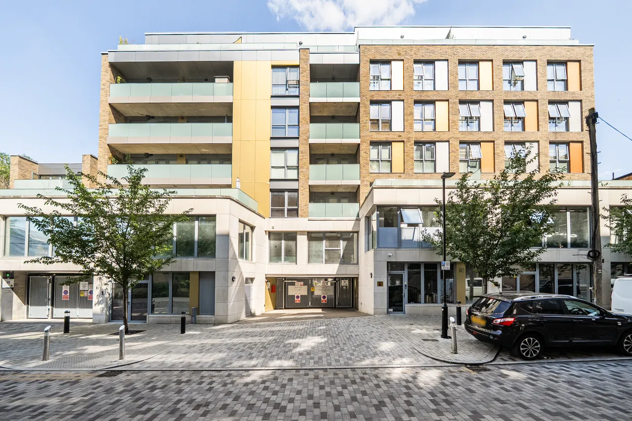 Cross Lane, London, N8, photo 7
