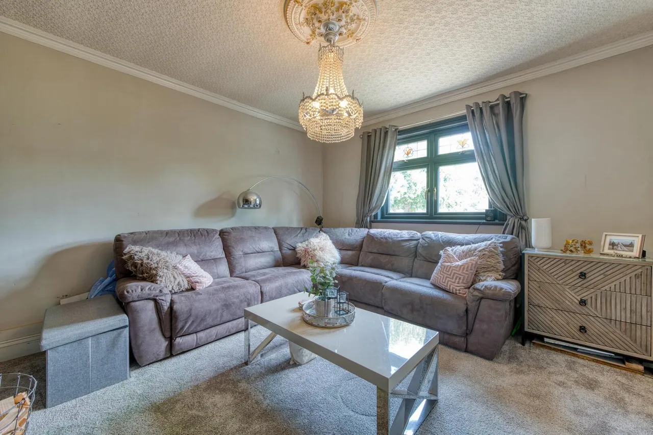 Aggborough Crescent, Kidderminster, photo 4