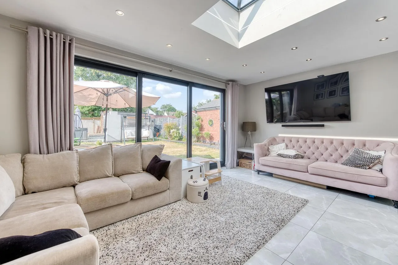 Aggborough Crescent, Kidderminster, photo 8