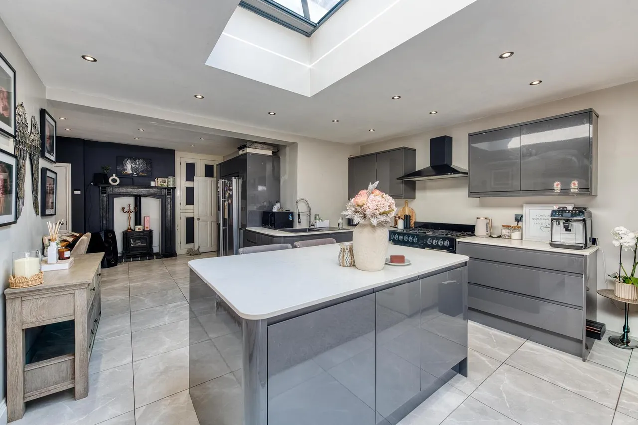 Aggborough Crescent, Kidderminster, photo 5