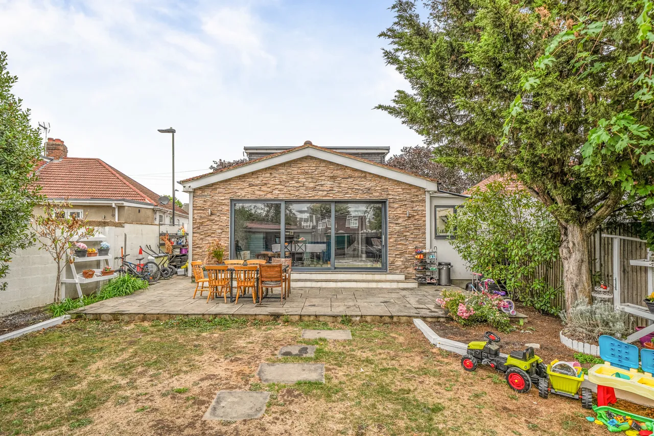 Islip Gardens, Northolt, UB5, photo 10