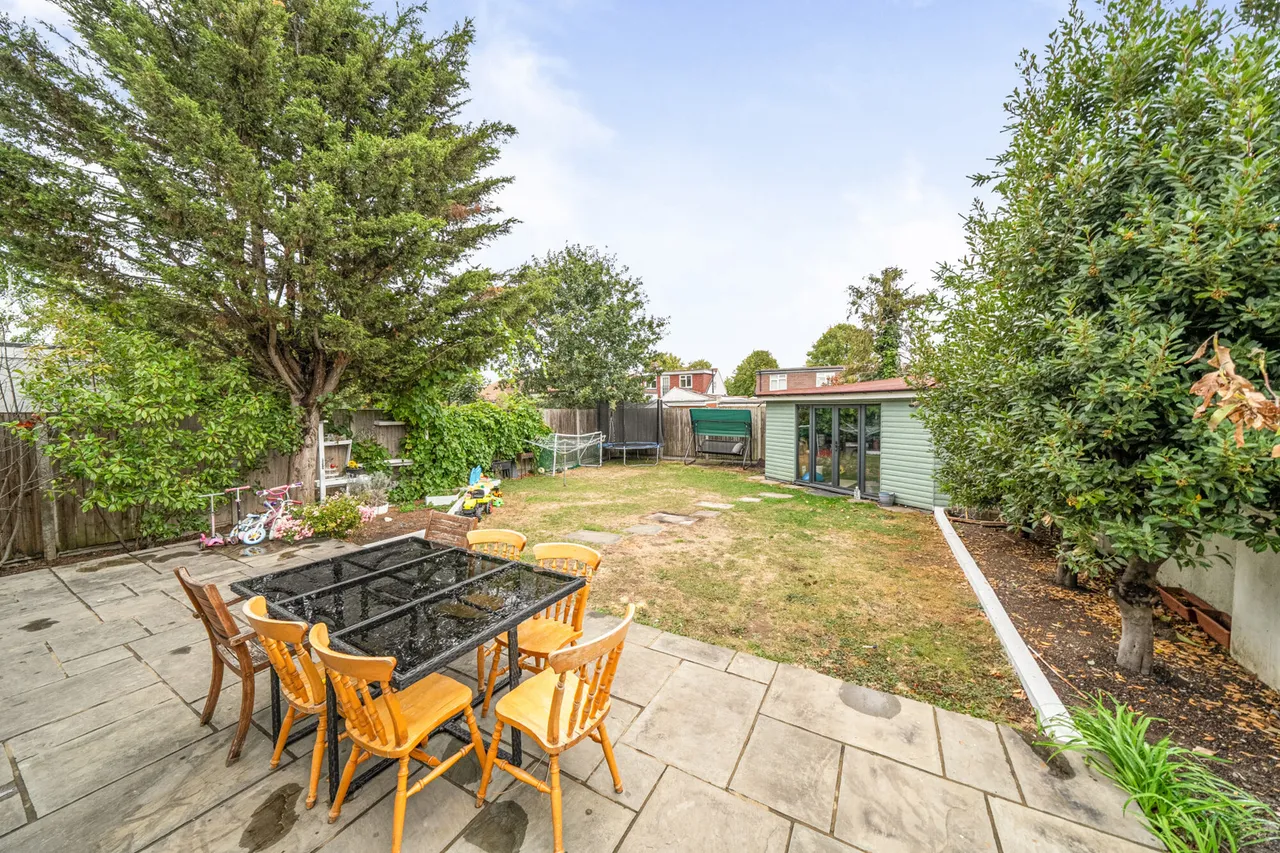 Islip Gardens, Northolt, UB5, photo 11