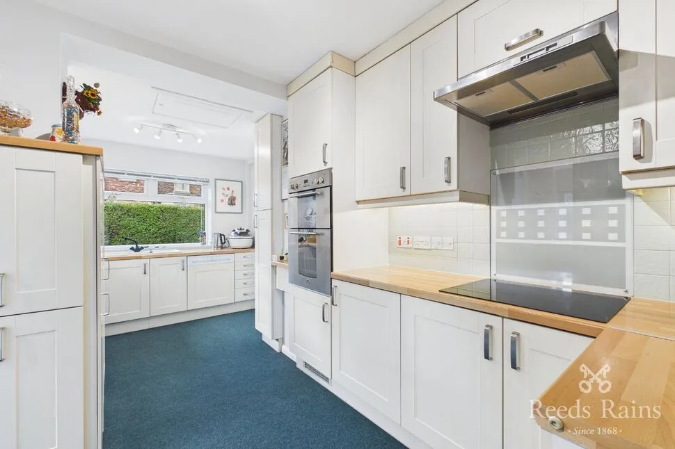 Northenden Road, Sale, M33, photo 3