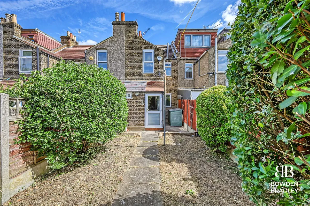 Tomswood Hill, Hainault, IG6, photo 11