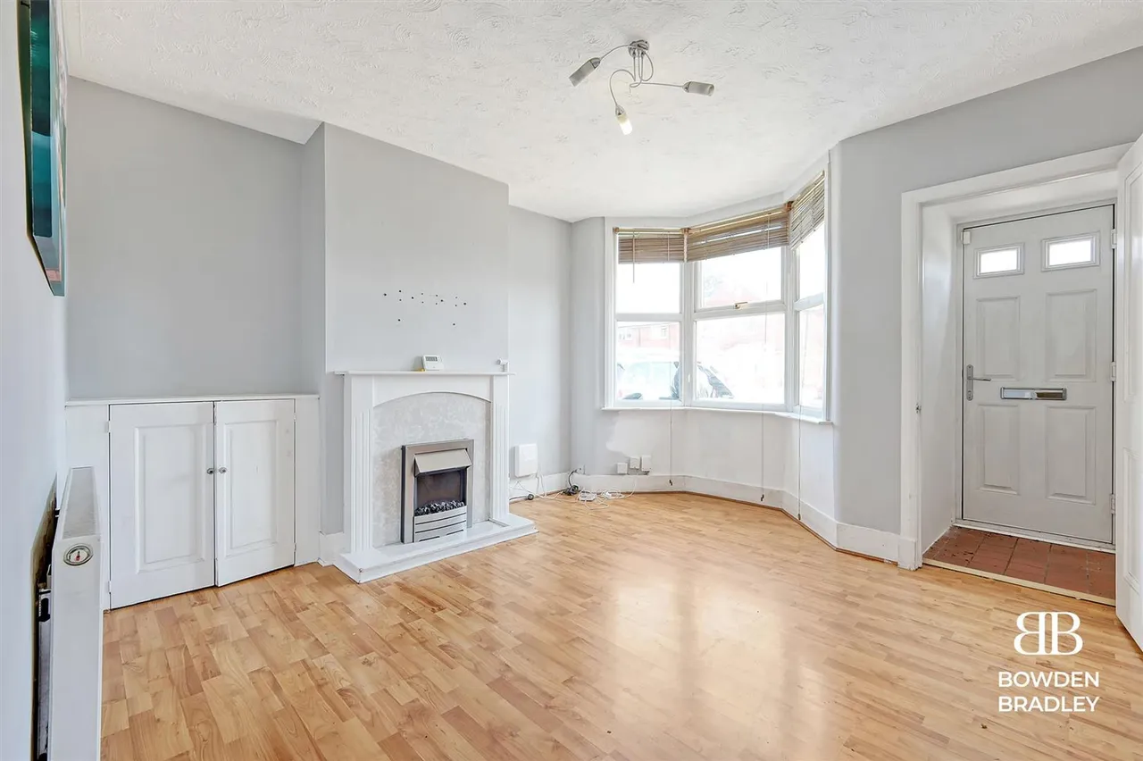 Tomswood Hill, Hainault, IG6, photo 4