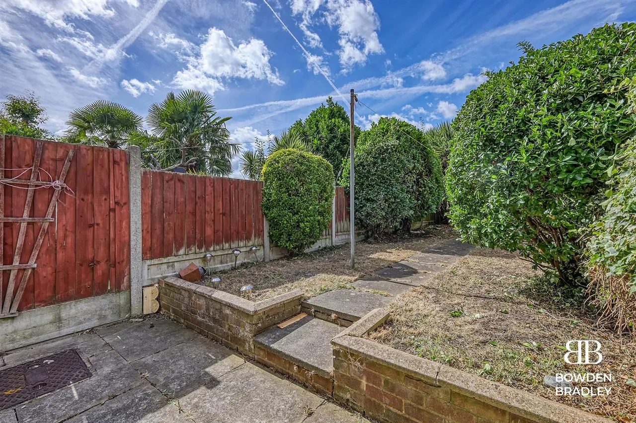 Tomswood Hill, Hainault, IG6, photo 12