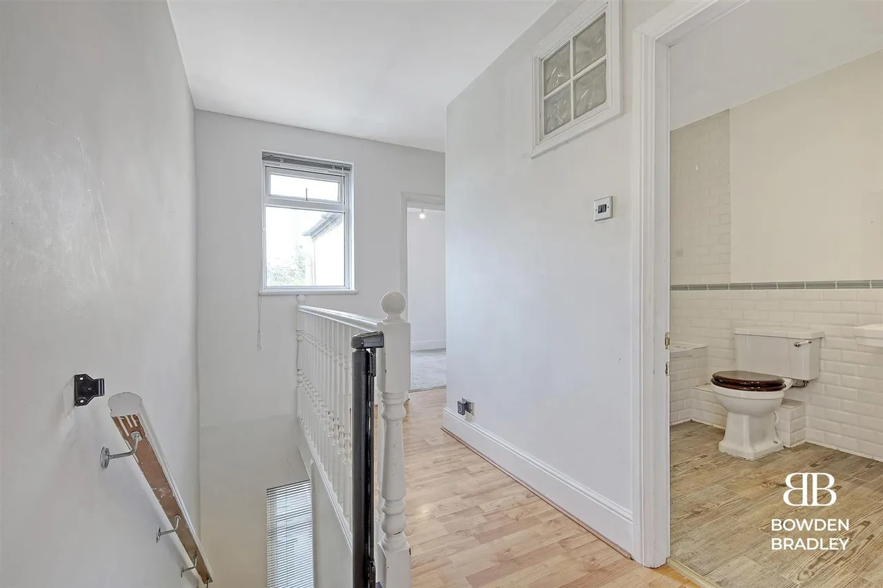 Tomswood Hill, Hainault, IG6, photo 9