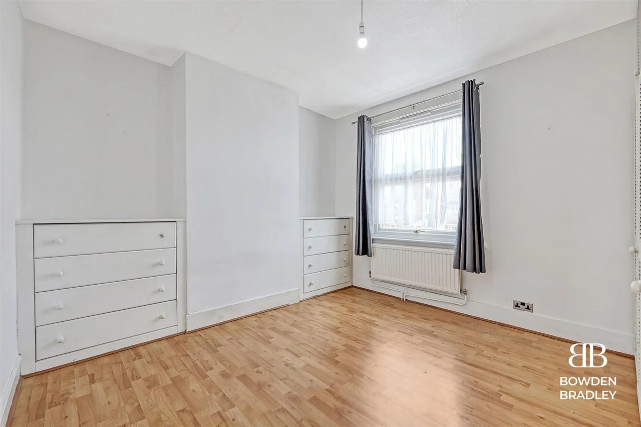 Tomswood Hill, Hainault, IG6, photo 10