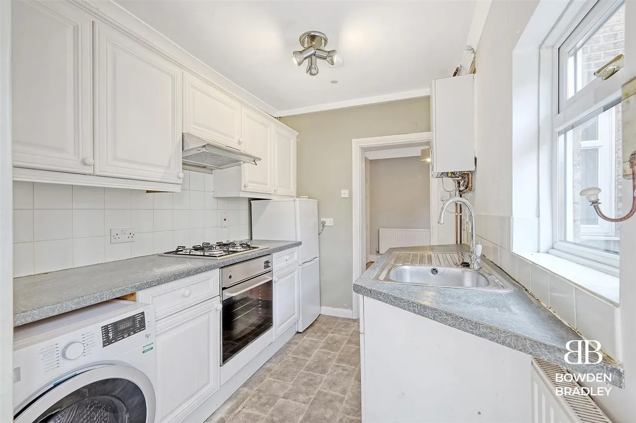 Tomswood Hill, Hainault, IG6, photo 6
