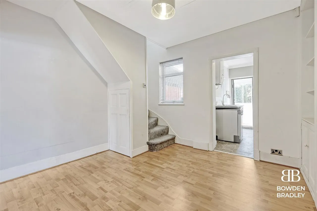 Tomswood Hill, Hainault, IG6, photo 8