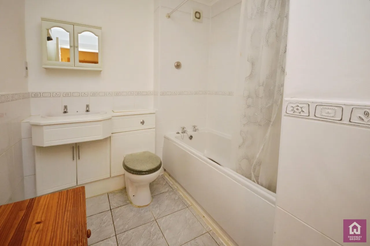 Bury New Road, Prestwich, M25, photo 6