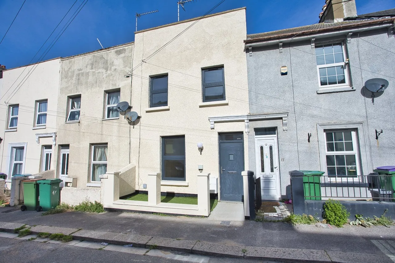 2 bed house for sale, Queen Street, Folkestone, CT20