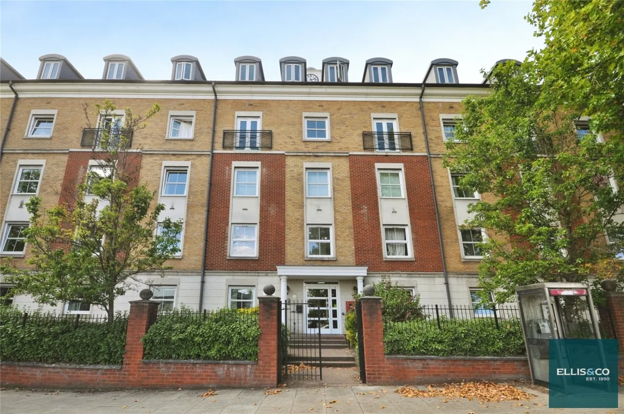 2 bed flat for sale, High Road, North Finchley, N12