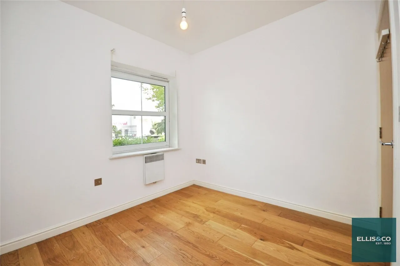 High Road, North Finchley, N12, photo 10