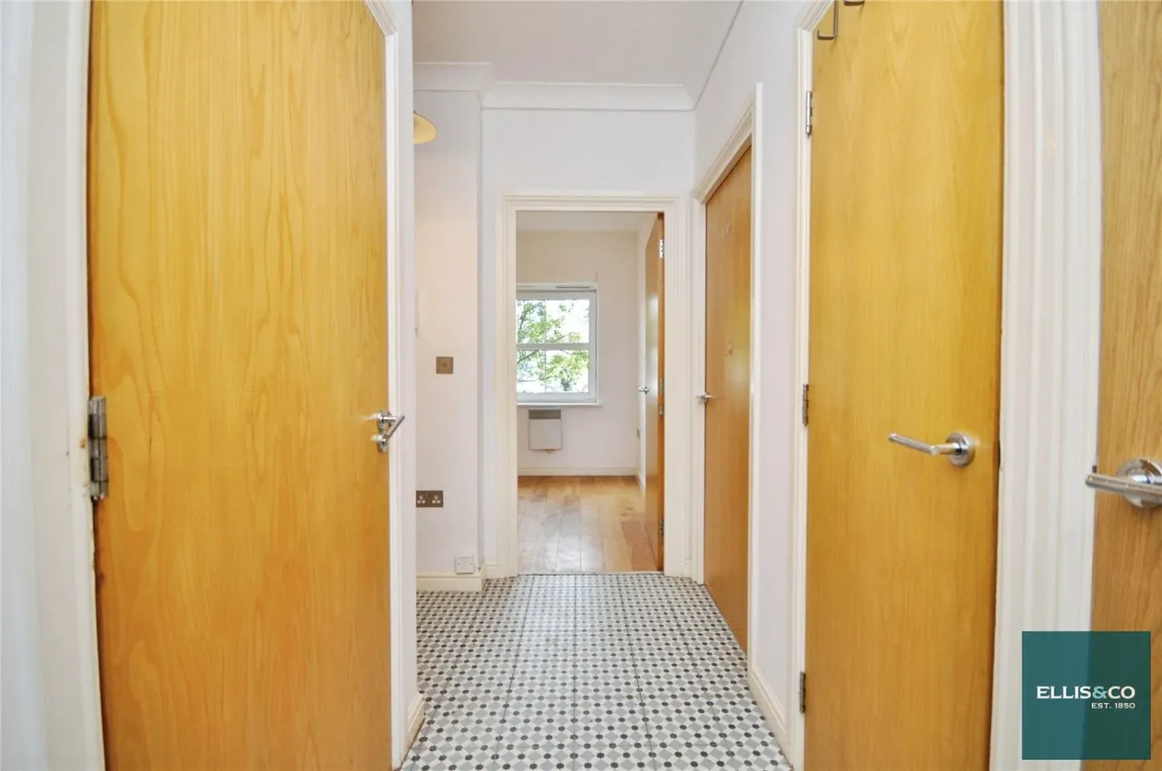 High Road, North Finchley, N12, photo 8
