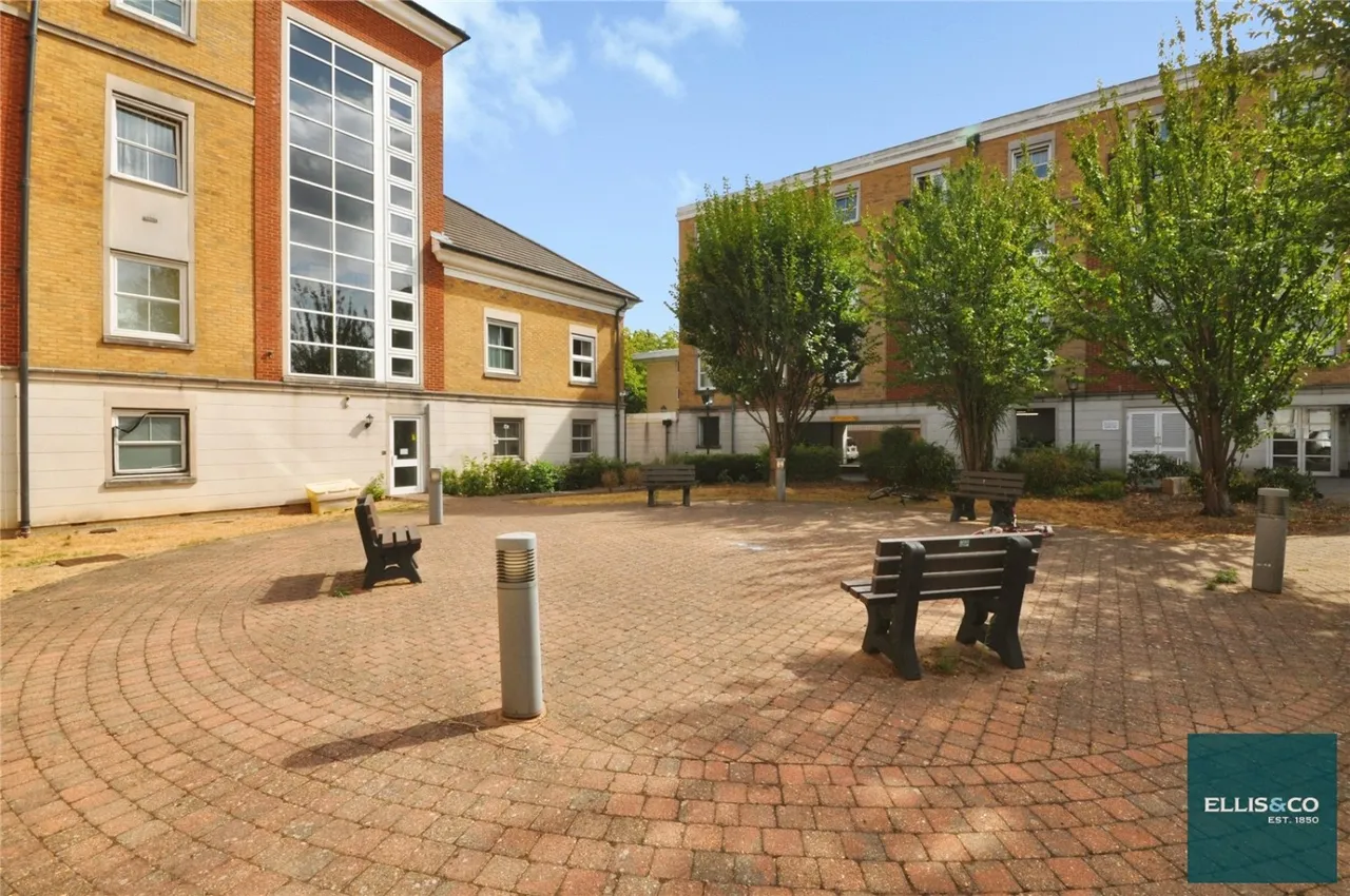 High Road, North Finchley, N12, photo 6