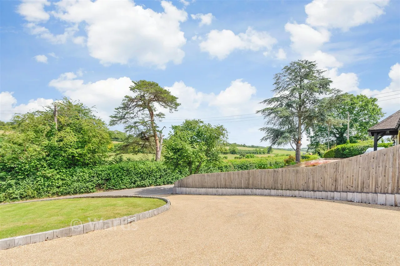Beesfield Lane, Farningham, DA4, photo 22