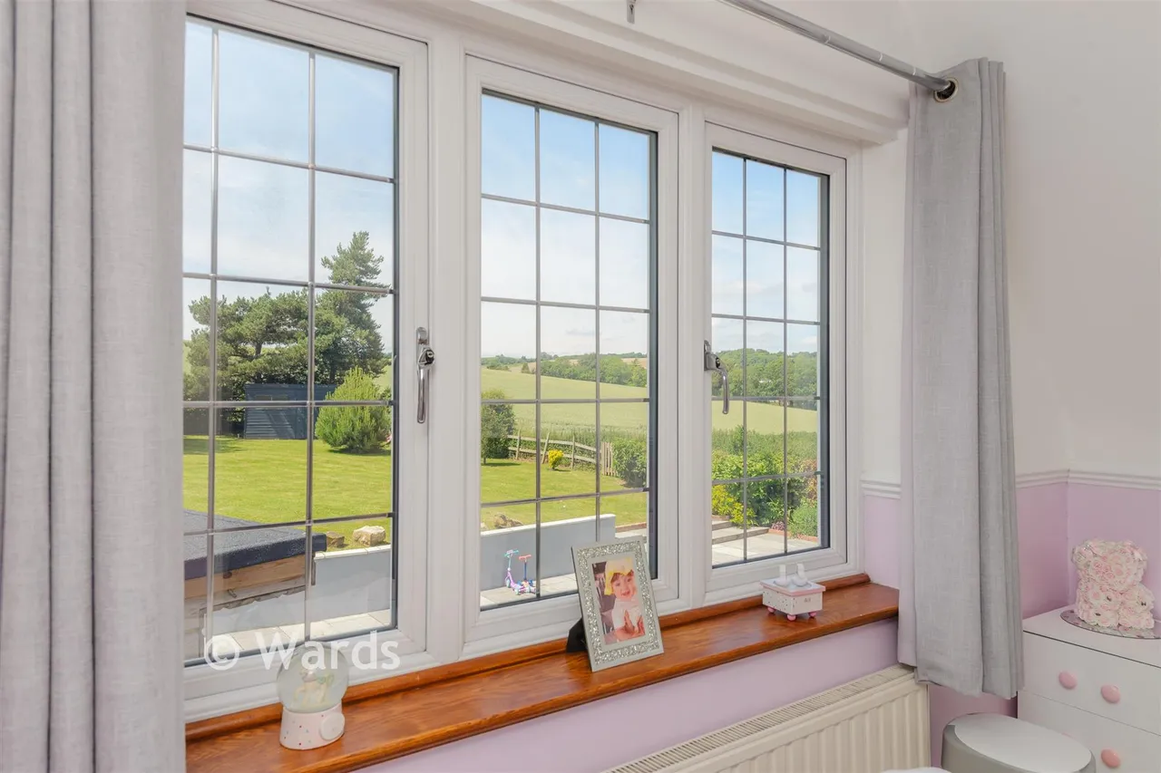 Beesfield Lane, Farningham, DA4, photo 12