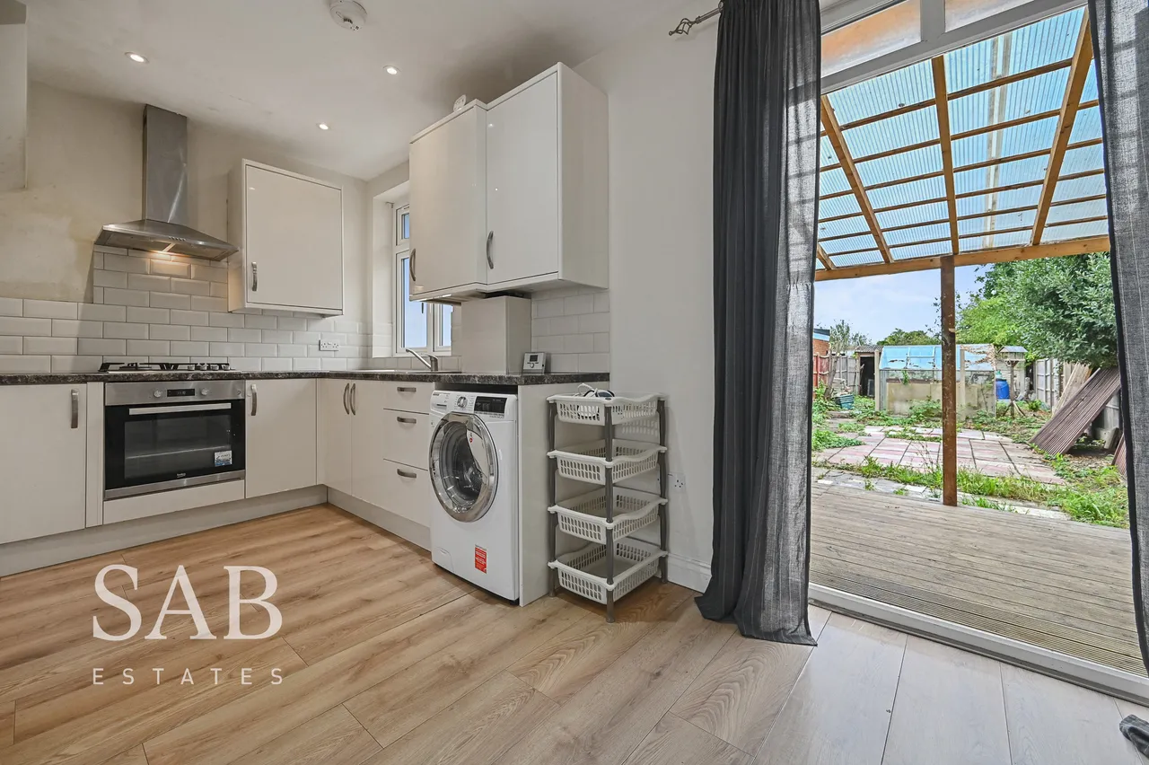 Portland Crescent, Greenford, UB6, photo 3