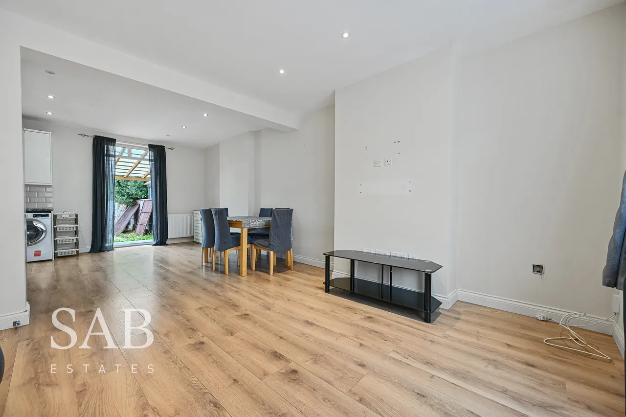 Portland Crescent, Greenford, UB6, photo 4