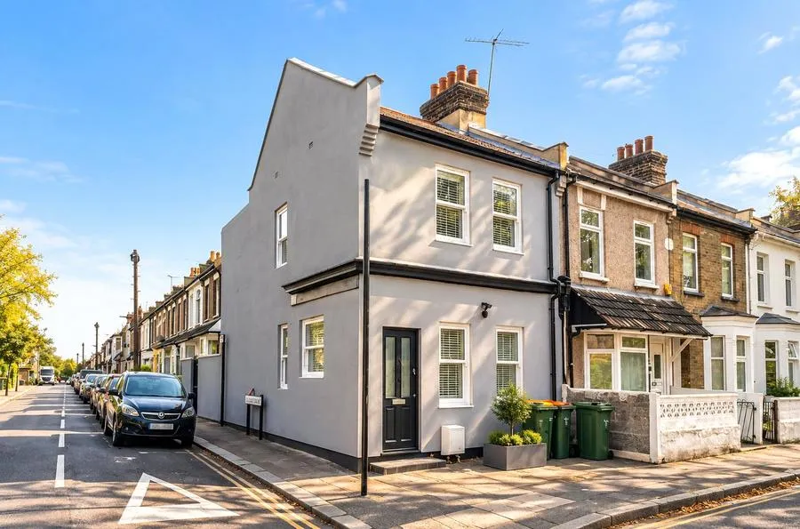 2 bed house for sale, Cemetery Road, London, E7