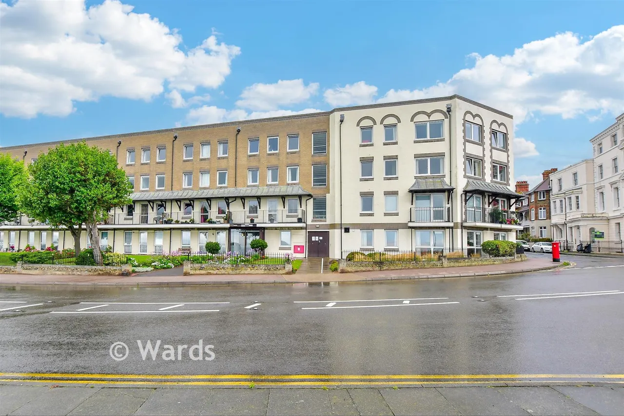 1 bed flat for sale, Wellington Crescent, Ramsgate, CT11