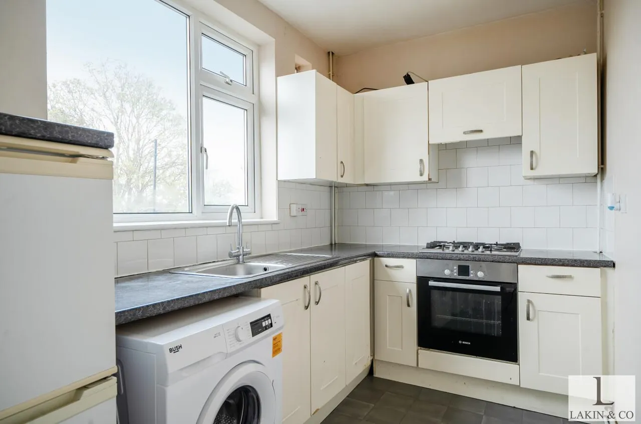 Kingshill Avenue, Hayes, UB4 8BY, photo 5