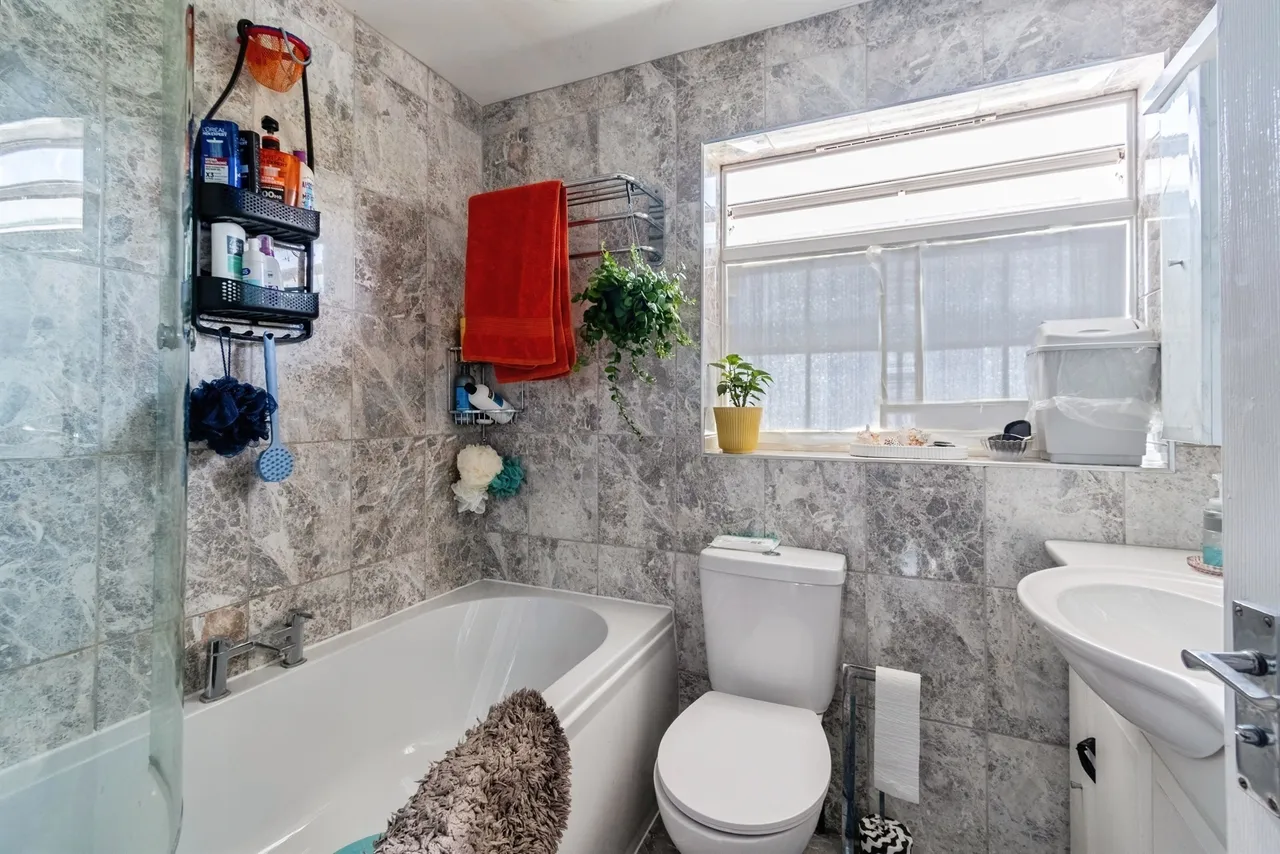 Sandpiper Gardens, Chippenham, SN14, photo 17