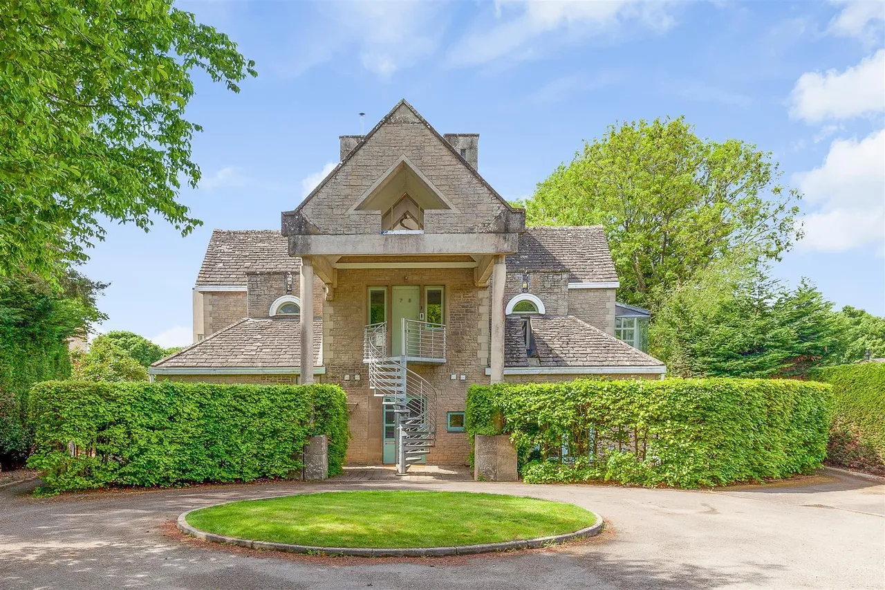 2 bed flat for sale, Churchfields, Stonesfield, OX29