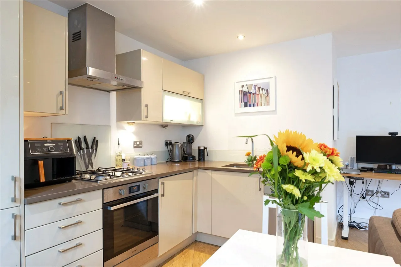 Battersea Park Road, London, SW11, photo 7