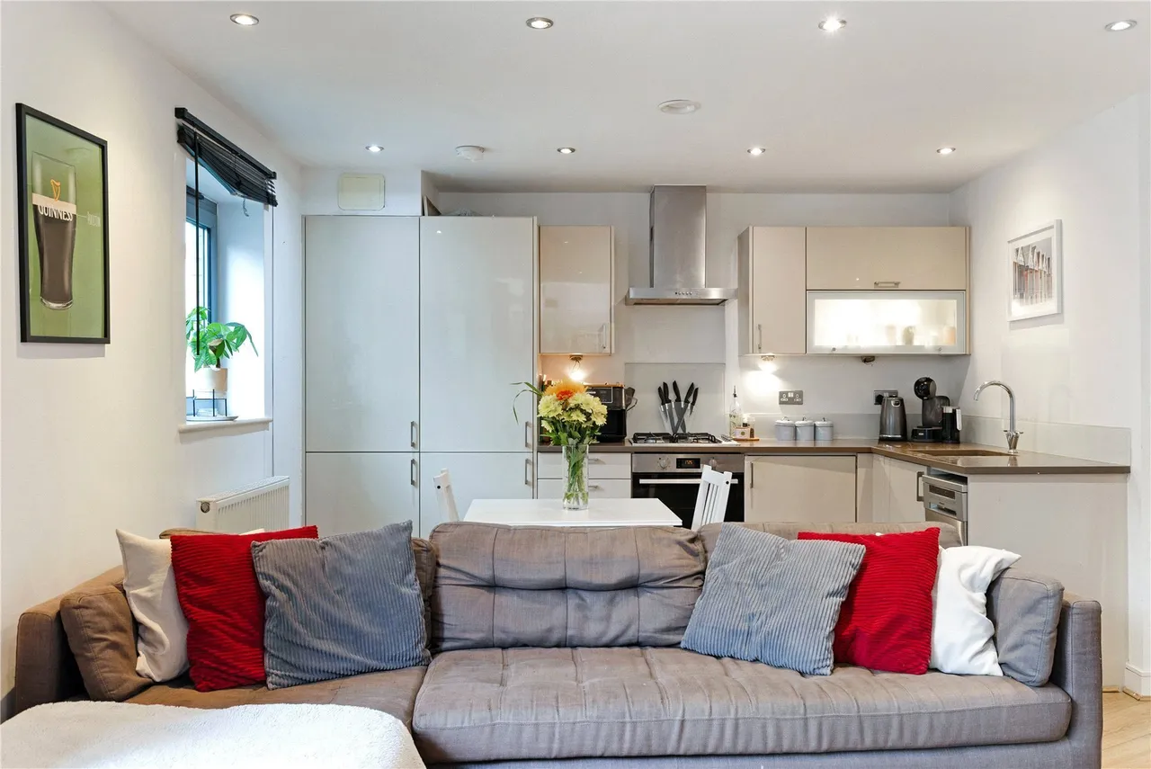 Battersea Park Road, London, SW11, photo 9