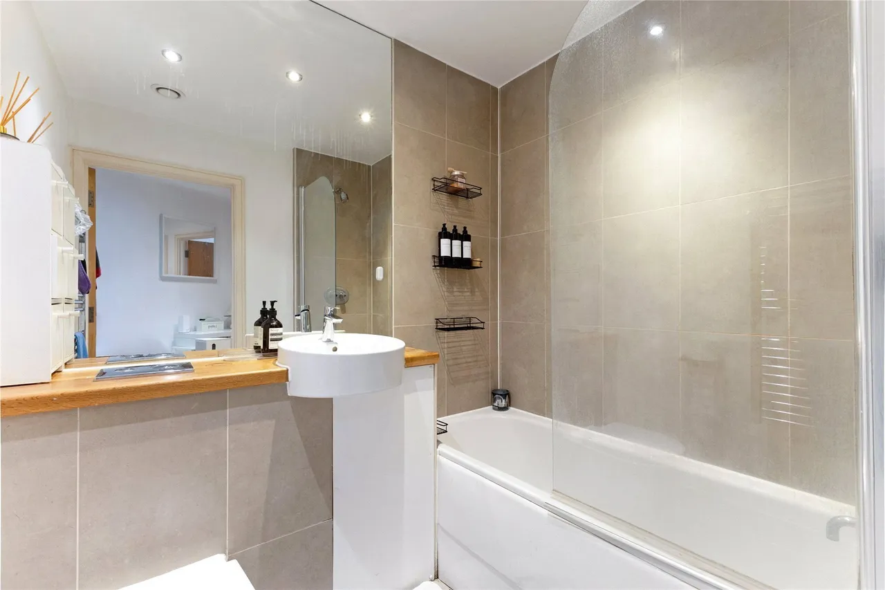 Battersea Park Road, London, SW11, photo 8
