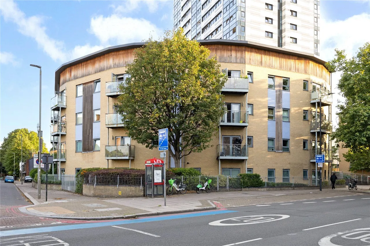 Battersea Park Road, London, SW11, photo 11