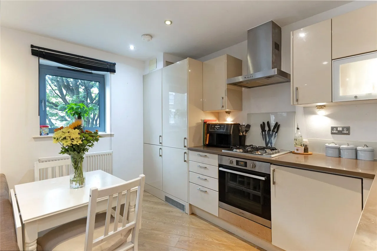 Battersea Park Road, London, SW11, photo 3