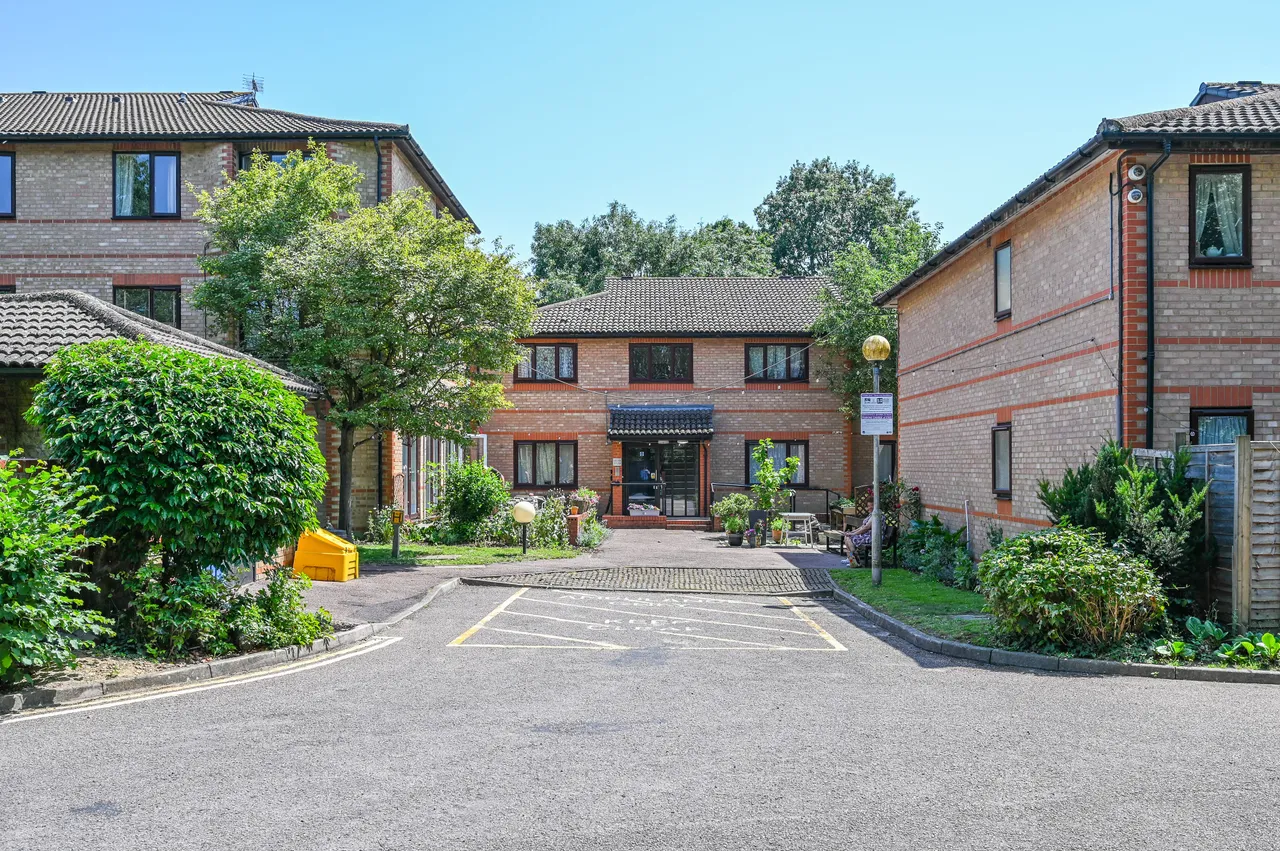 1 bed flat for sale, London, W7