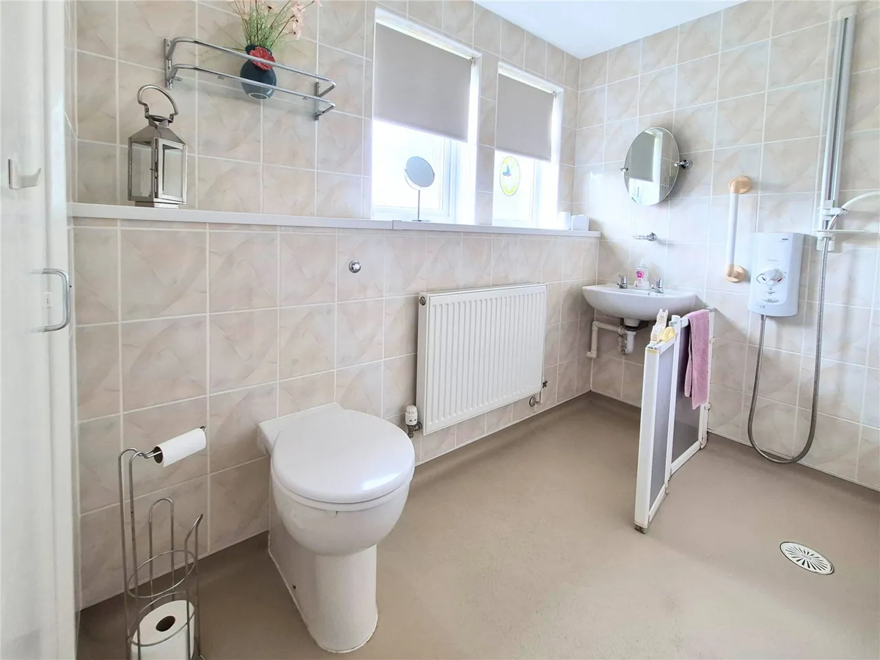 Gibson Court, Cirencester, GL7, photo 8