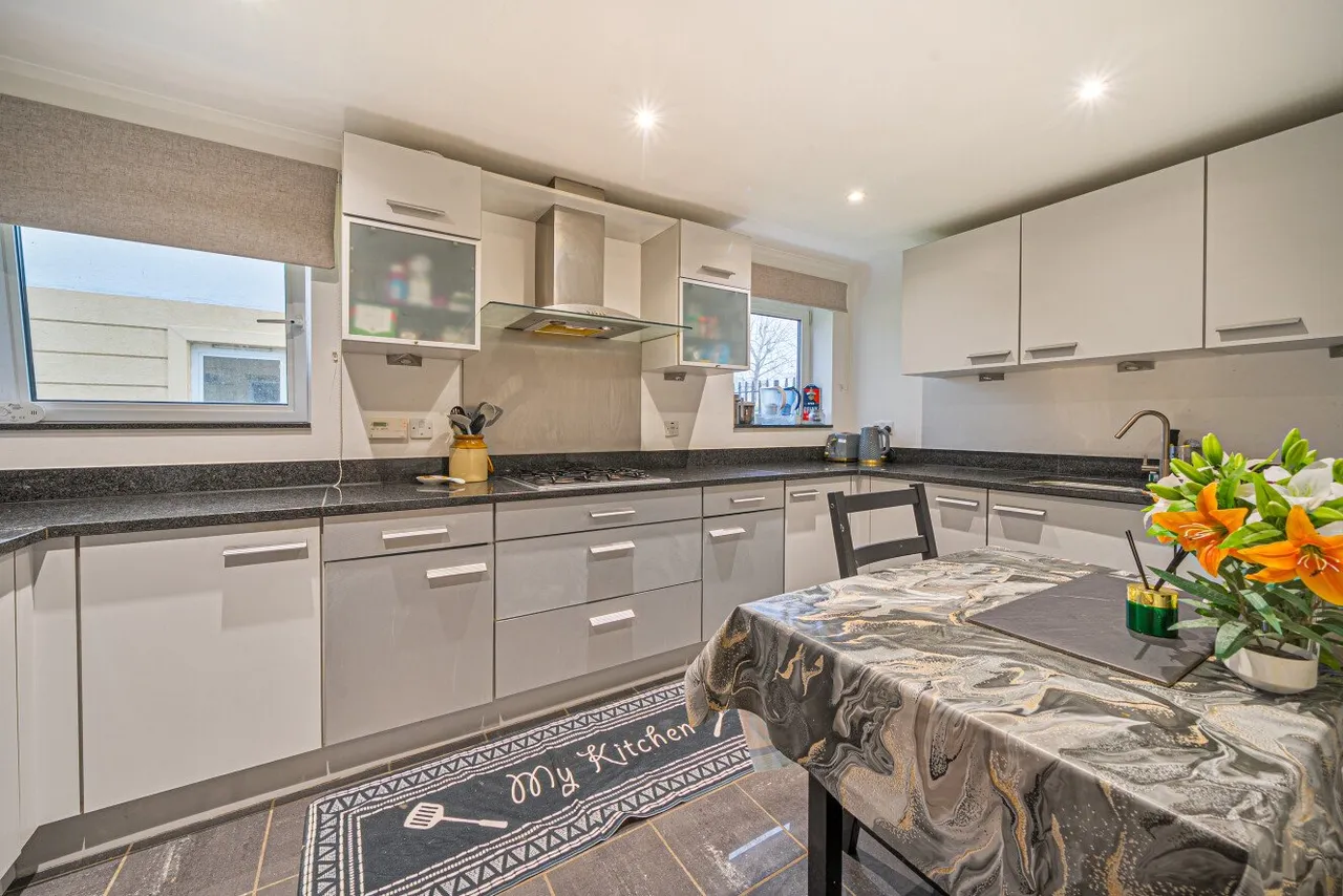 Creswell Drive, Beckenham, BR3, photo 2