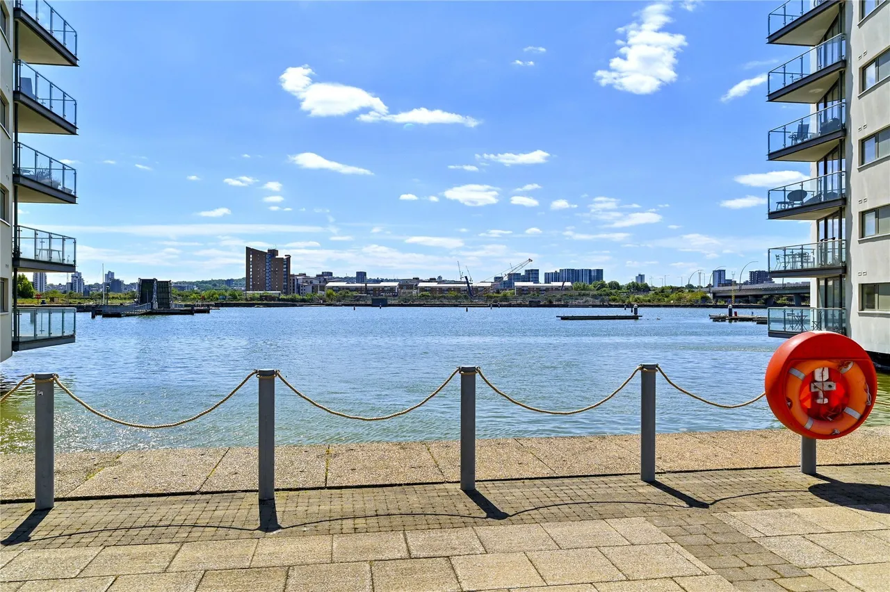Albert Basin Way, London, E16, photo 8