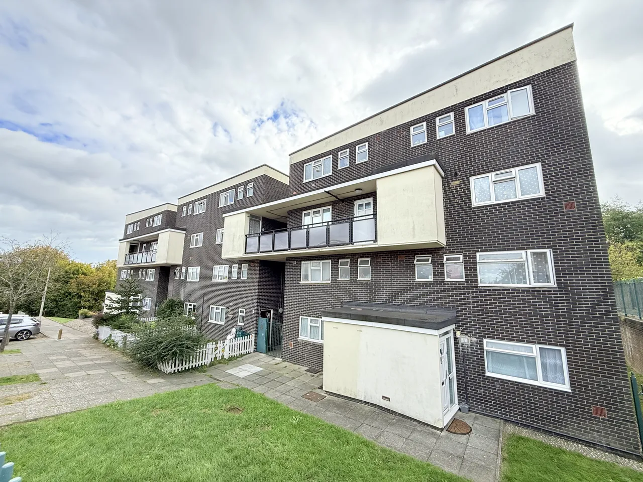 3 bed flat to rent, Shiprights Avenue, Chatham, ME4